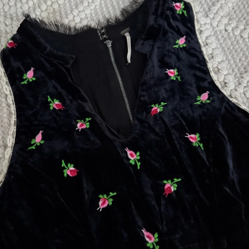 Free People Rosetta Black Velvet Embroidered Rose Mini Shift Dress L